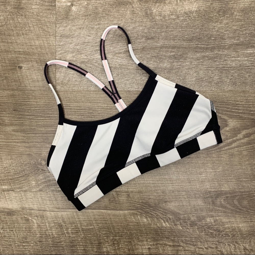 LULULEMON Striped Flow Y Bra